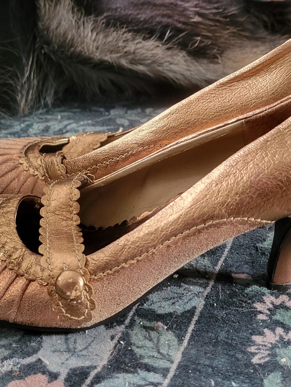 Dollhouse Gold Kitten Heels - Picture 3 of 5